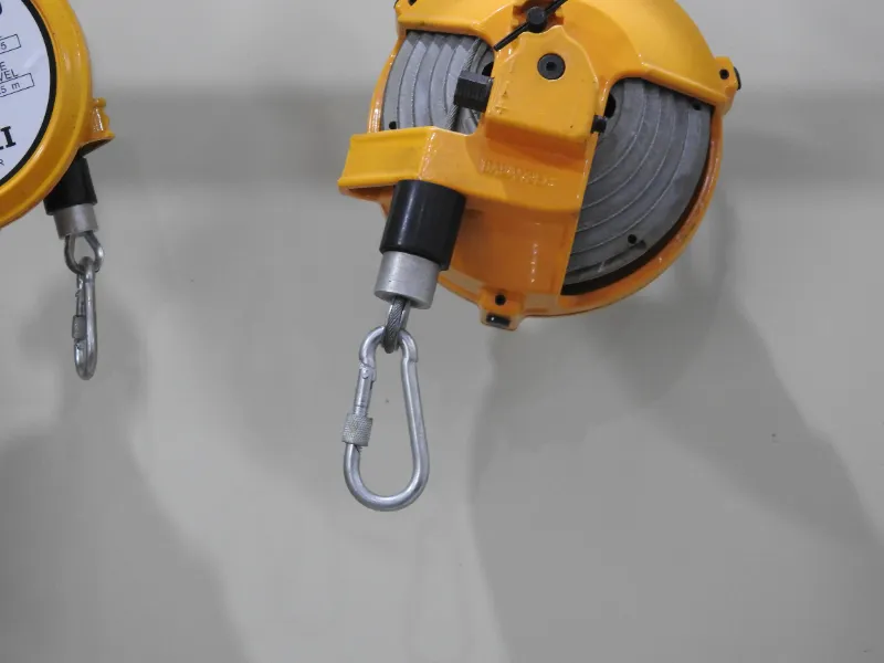 Chất liệu và chức năng của ống bọc cao su đệm cho bộ cân bằng lò xo?